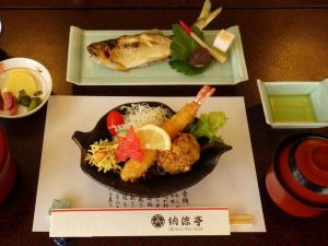2天竜川沿い食事