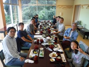 1天竜川沿い食事